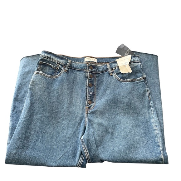 Abercrombie & Fitch The Mom High Rise Button Fly Jeans - Picture 4 of 8